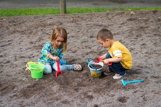 kinderen zandbak